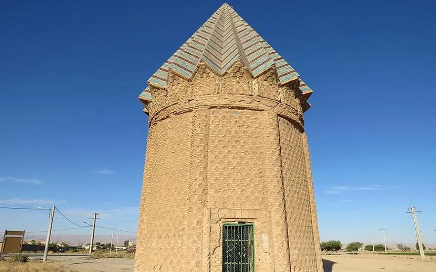 برج میل اخنگان در مشهد