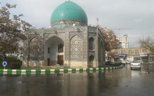 معماری زیبا و گنبد فیروزه‌ای مشهد