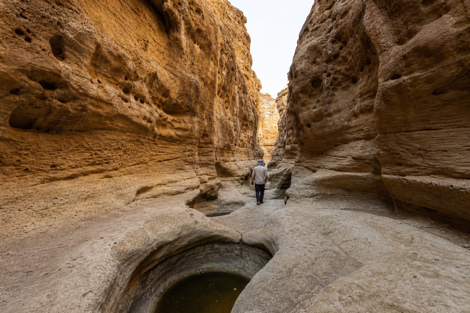 تنگه چاهکوه قشم