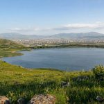نمای دریاچه شورابیل و شهر اردبیل