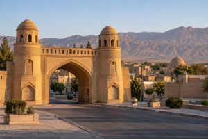 نمای شهر سمنان و دروازه ارگ