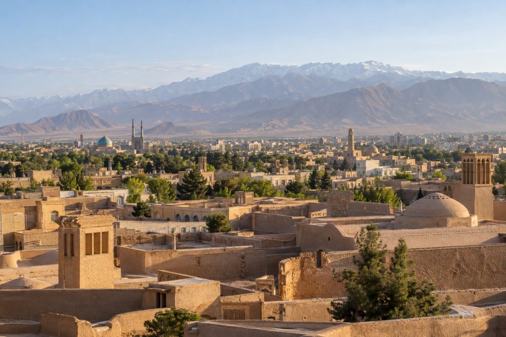 نمای شهر سمنان و دامنه‌های البرز