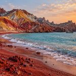 جاهای دیدنی هرمز؛ راهنمای دیدن ساحل سرخ، دره رنگین‌کمان و جاذبه‌های جزیره