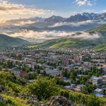 نمای شهر خلخال در میان ارتفاعات استان اردبیل
