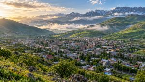 نمای شهر خلخال در میان ارتفاعات استان اردبیل